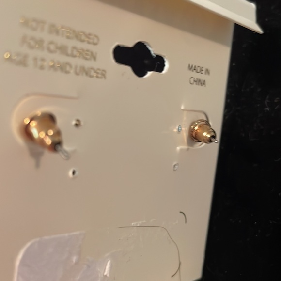 Versona cubic zirconia pierced Earrings NWT - Picture 5 of 6